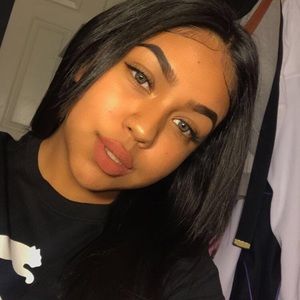 Meet your Posher, Alejandra